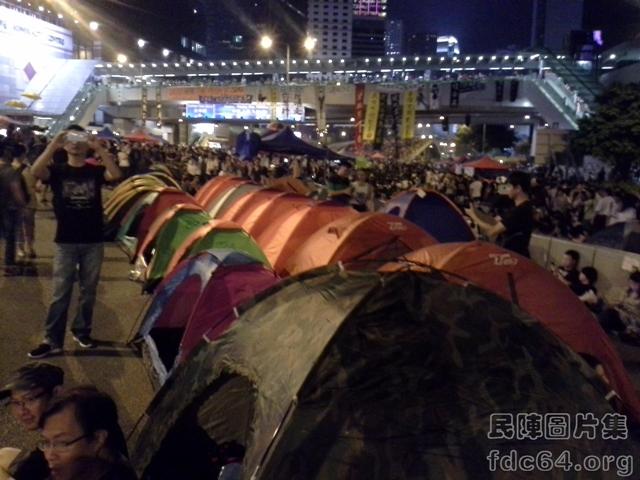 Tens-thousand-umbrella array appear today at Admiralty, even yesterday it was no like this